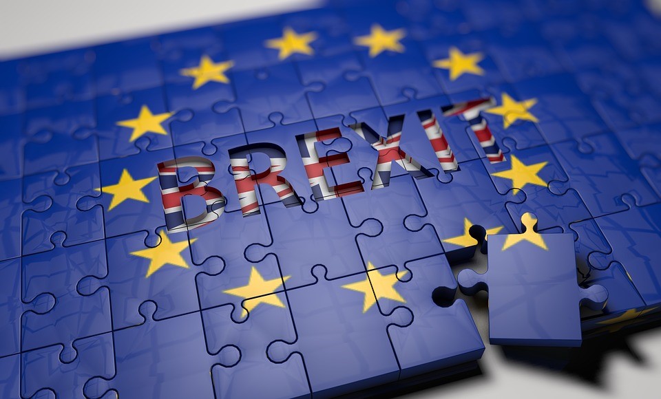 Blue jigsaw pieces with yellow stars and 'brexit' in the centre